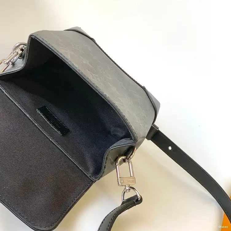 2312YA0058 LV Bags 0818
